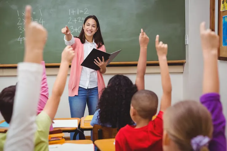 teacher asking her students question 13339 162960 11zon