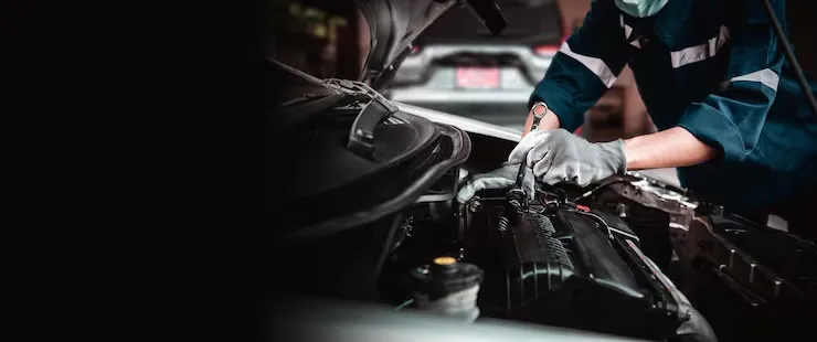 نکات مهم تعمیر و نگهداری خودرو: راهنمای جامع نگهداری 1 car care maintenance servicing closeup hand technician auto mechanic using wrench repairing change spare part car engine problem car insurance service support 101448 4399 6 11zon